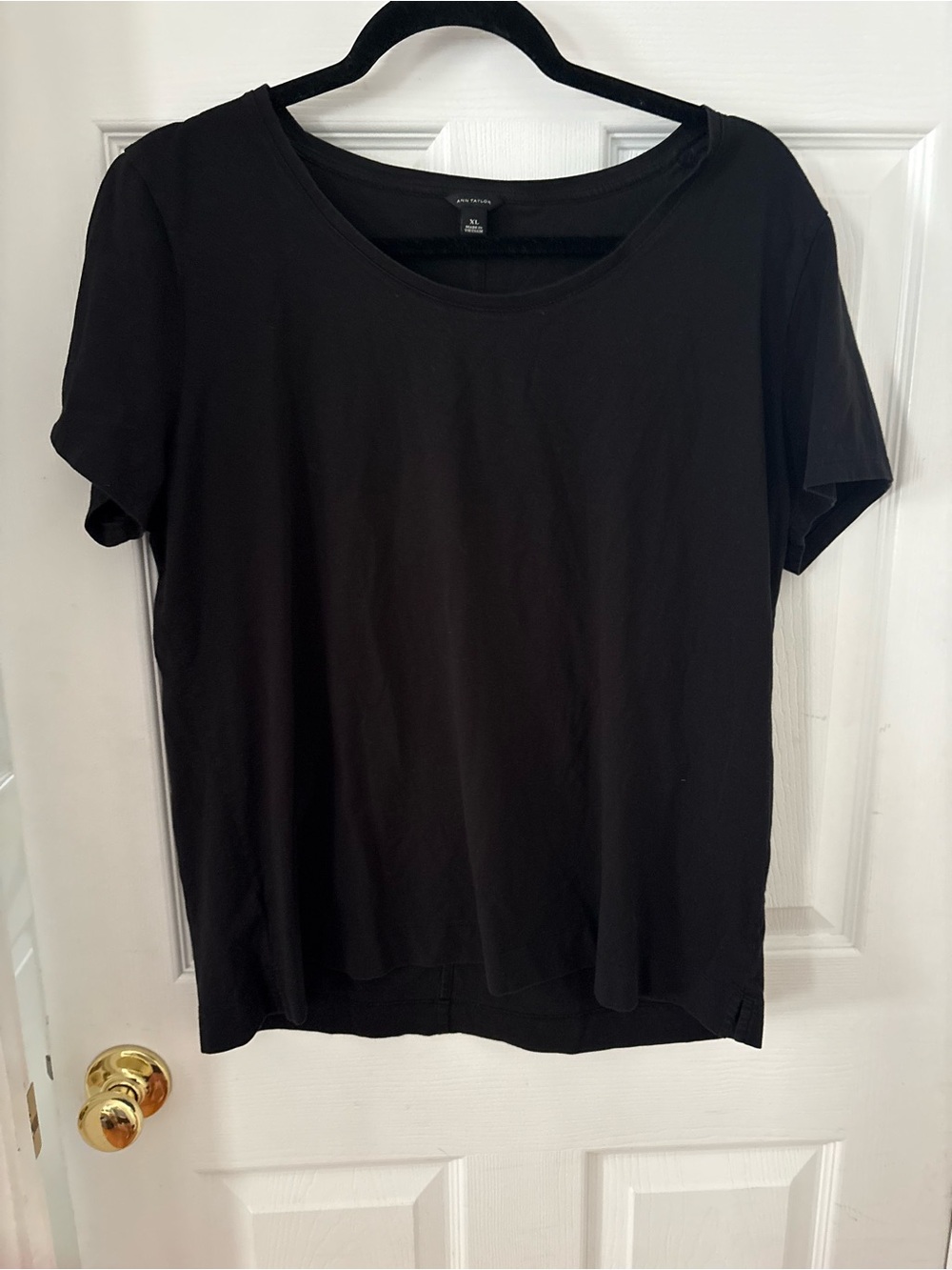 Ann Taylor Black Short-Sleeve Scoop Neck Tee XL